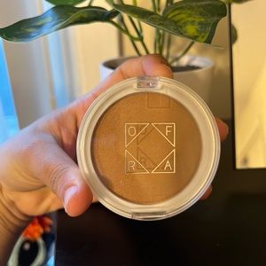 Bronzer, Blends very well